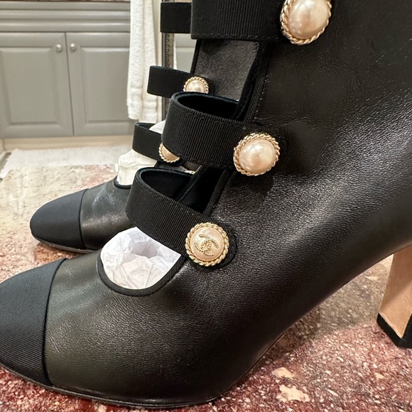 Chanel Leather Ankle Boots Cap Toe - Picture 12 of 14